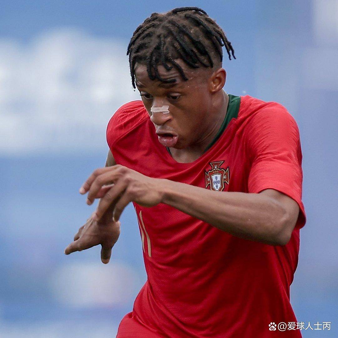 爱游戏官网-赛地聚焦：葡超赛后热度飙升，葡萄牙体育更衣室发声，震撼外界，资深球员宣示担当的简单介绍