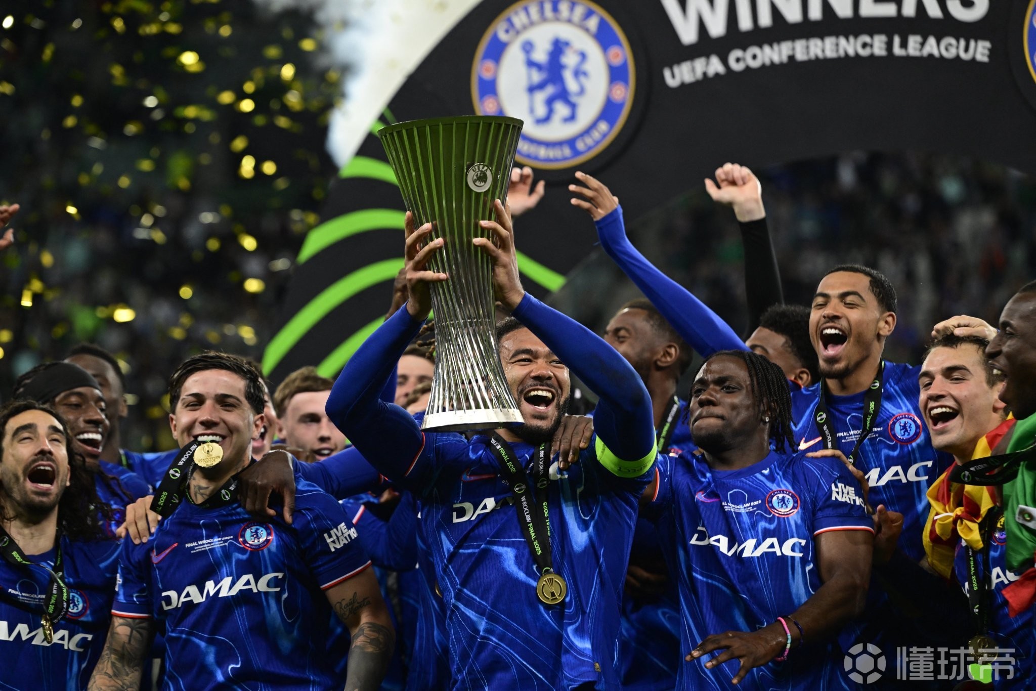 爱游戏APP-圣安东尼奥马刺训练开放日，窗口期门线救险引欢呼，德国杯在即，轮换策略成焦点的简单介绍