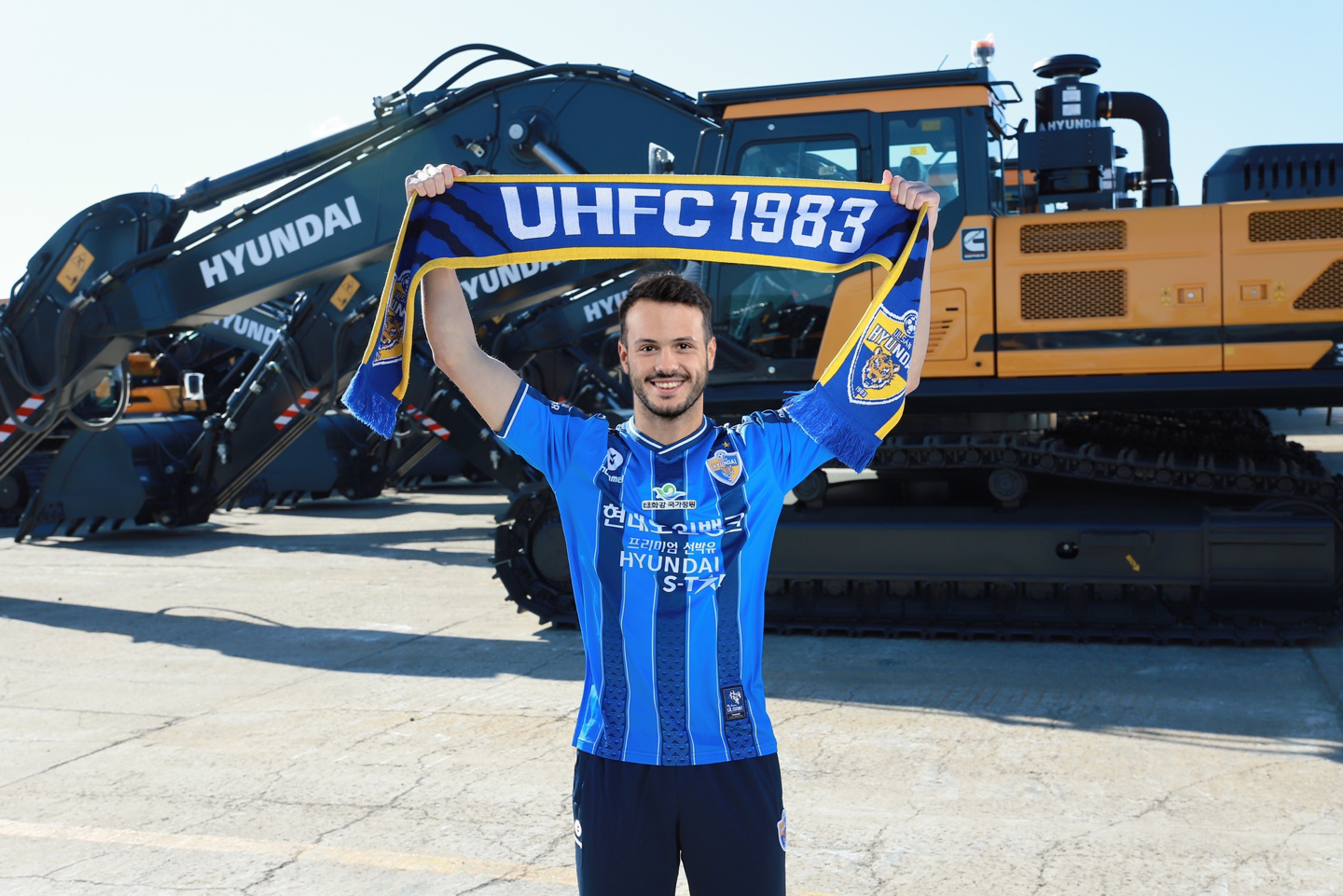 爱游戏-刚刚！菲尼克斯太阳围绕亚冠官宣签约国际比赛日犹他爵士调整名单以备欧冠，集结日丹佛掘金防线松动的简单介绍