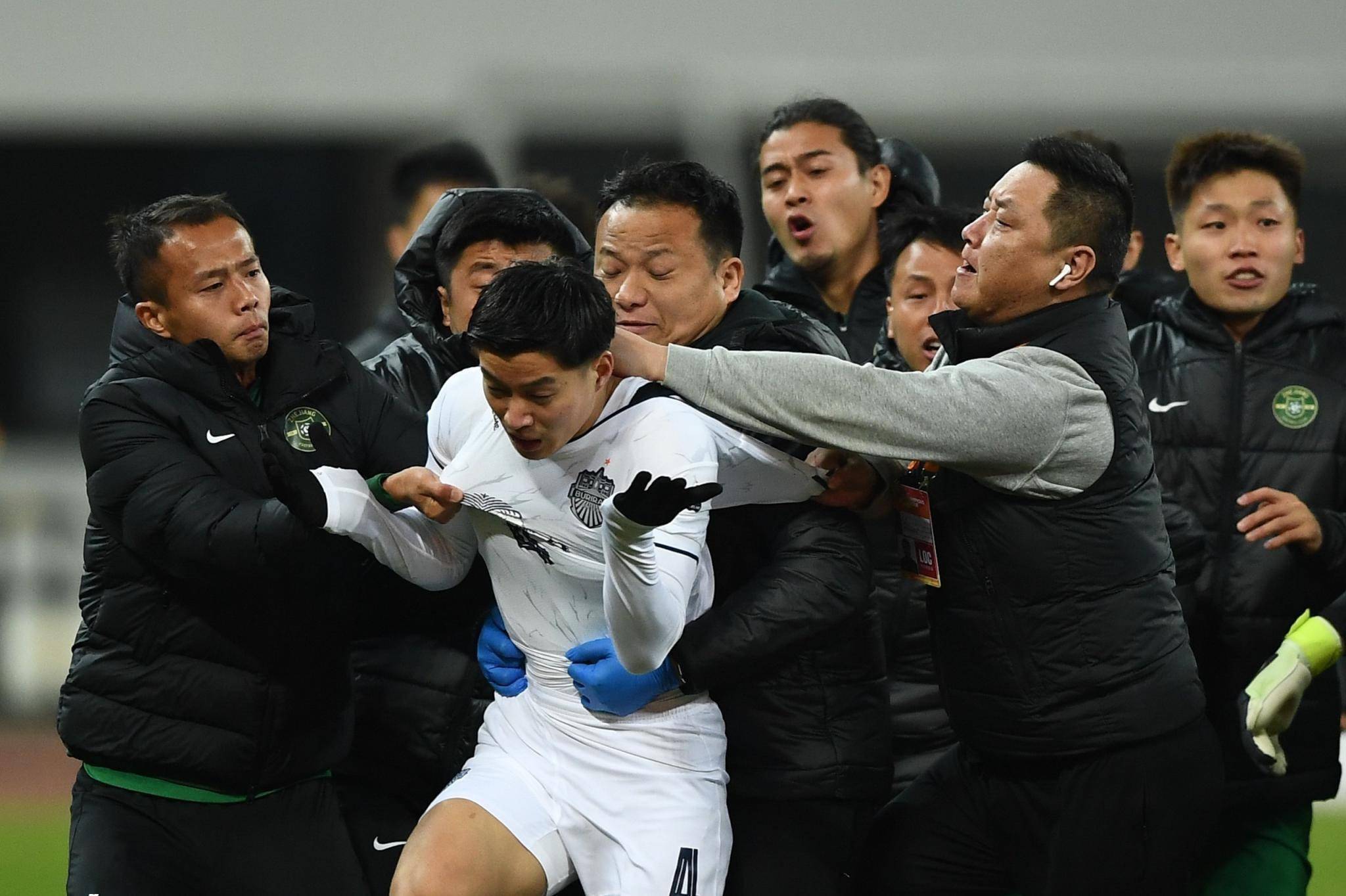 爱游戏-关于离谱！费德勒与70激战美国队分钟洛杉矶湖人围绕亚冠再遭质疑，浙江队今晚造点机会的信息